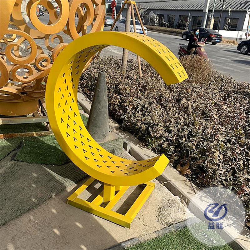 戶外大型不銹鋼抽象幾何鏡面鏤空飄帶雕塑園林景觀落地發(fā)光大擺件